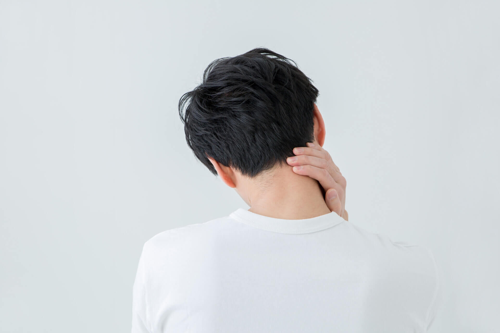 【首の痛みや腕のしびれ…】それ、頚椎症性神経根症かもしれません