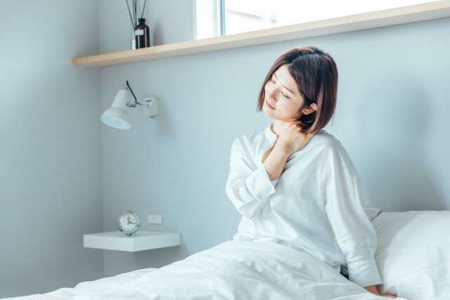 肩こりと運動不足の関係　浜松にしづか整骨院が教える改善のポイント